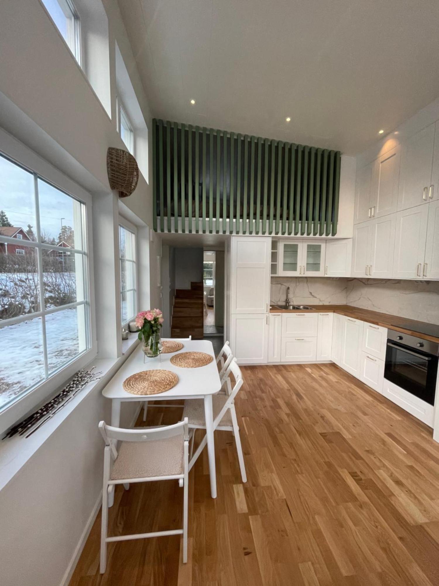 Villa Ett Nytt Fraesch Hus Utanfoer Stockholm Naera Arlanda Rosersberg Exterior foto